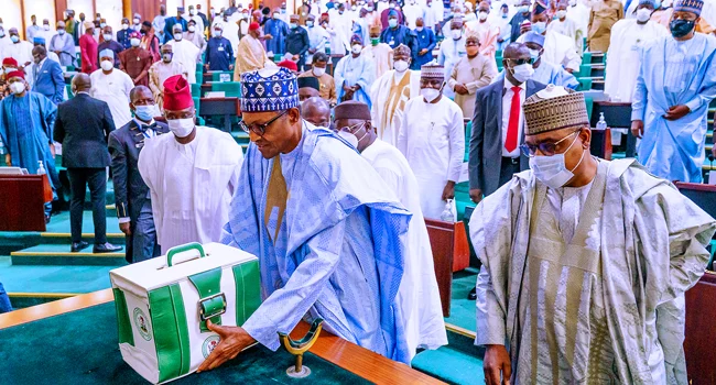 Buhari presents 2023 Budget to National Assembly