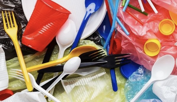 Federal Government Supports Ban on Single-Use Plastics, Hints at Banning Some Plastic Products