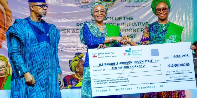 Renewed Hope Initiative Empowers Women Farmers with over N60 million in Southwest Nigeria