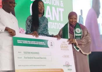Nigerian Government Disburses N100 Million to 200 Youths Under the Unlock Training Program
