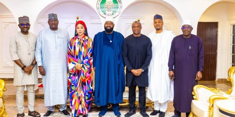 Nigerian Banks Donate Over N500m to Support Flood Victims in Niger State