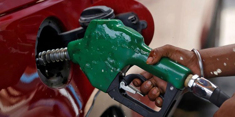 Petrol Prices Drop Below N900 in Parts of Nigeria as Dangote Refinery Cuts Ex-Depot Rates