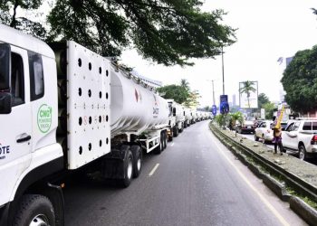 Dangote Rolls Out 1,000 CNG Trucks, Unveils Job-Creating Initiative for 24,000 Nigerians