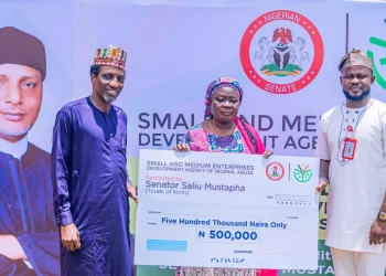 Ilorin Lawmaker Empowers 500 Entrepreneurs with Tools and Cash Grants