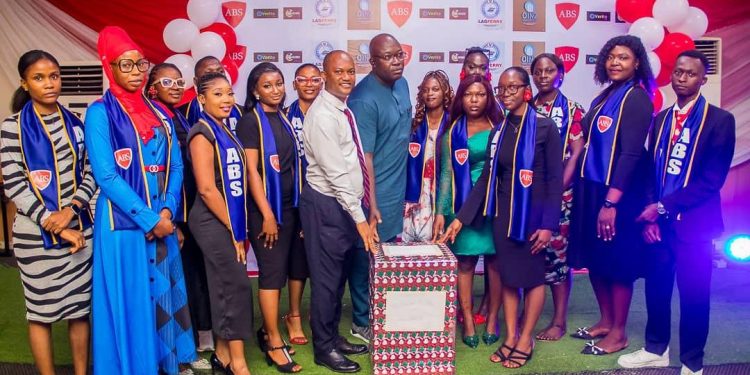 Firm Graduates 17 Entrepreneurs, Honours 14 Innovators for Business Excellence